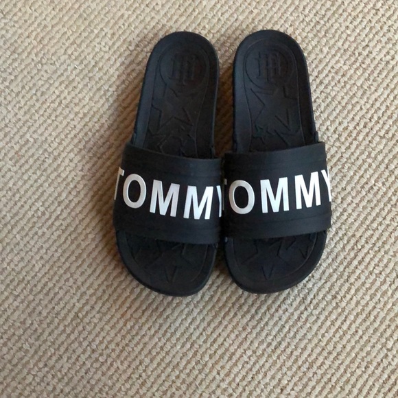 black tommy hilfiger sliders womens
